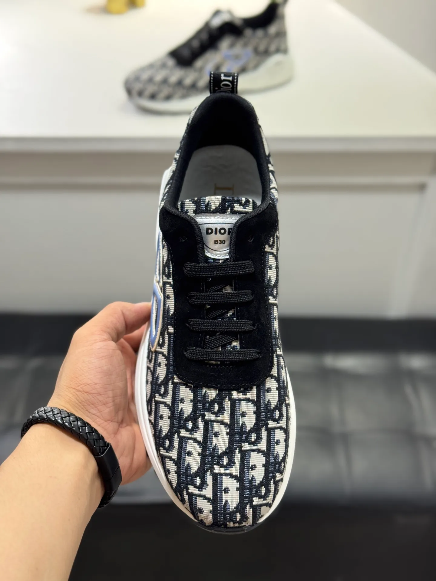 Men's shoes 💰420 [New style] 🏵️🏵️Original quality! Dior🔥Christan Dior (Dior) hot style [new style]⚠⚠️Top purchasing agent🔍🔍Men's HK counters are on sale simultaneously. Sole: The original sole is specially provided by the original factory. The exclusive movable molded sole is super comfortable. The original factory follows the order. 🔍🔍The high-quality multi-color splicing design is exquisite and unique, with canvas upper and mesh lining💪Details determine the quality. We only make shoes with care. You can go in and out of the counter at will. Welcome to compare🇮🇹Size: 38-44 (45 customized)